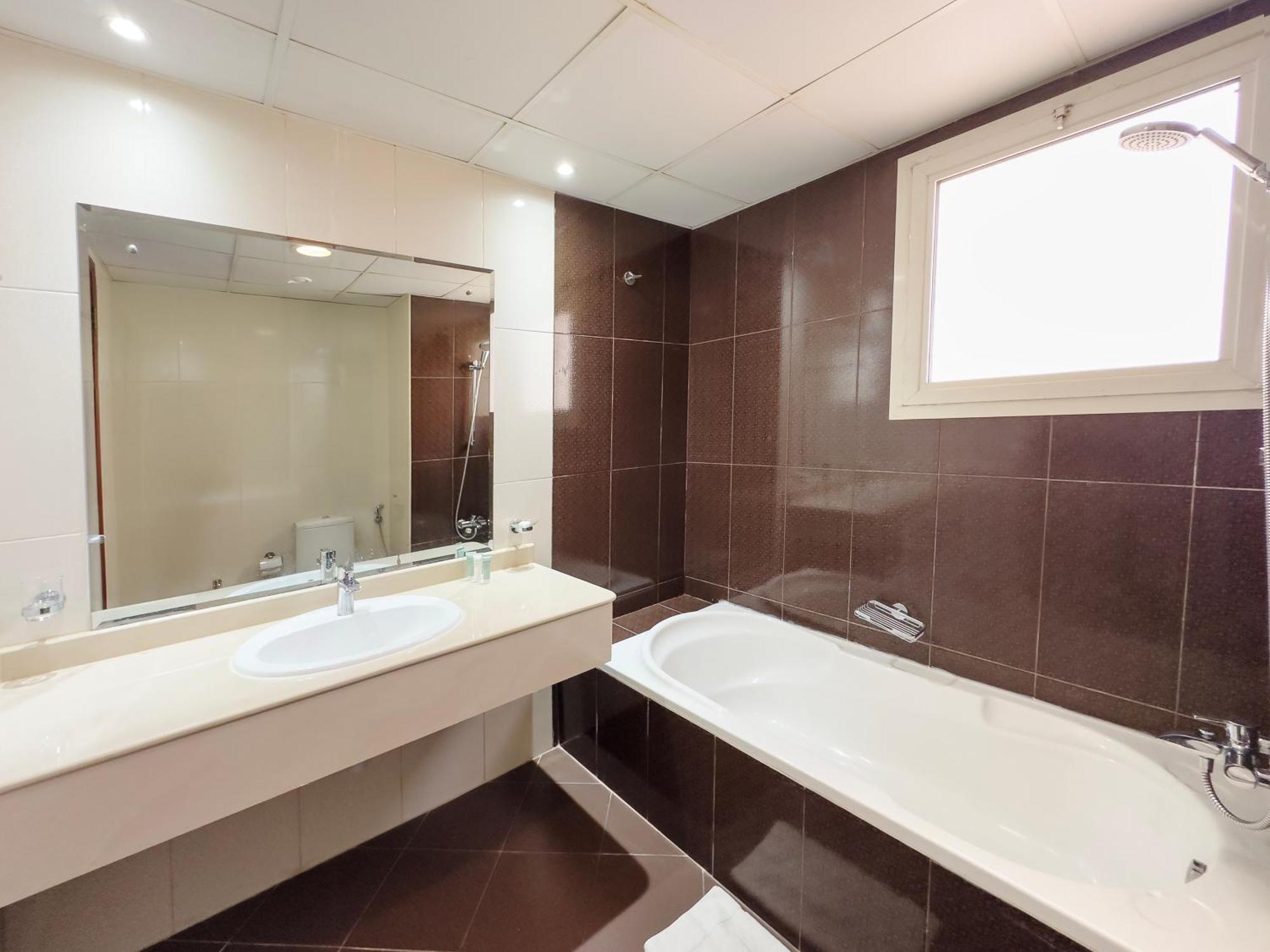 Blue Collection Homes - Al Hamra Village Apartment