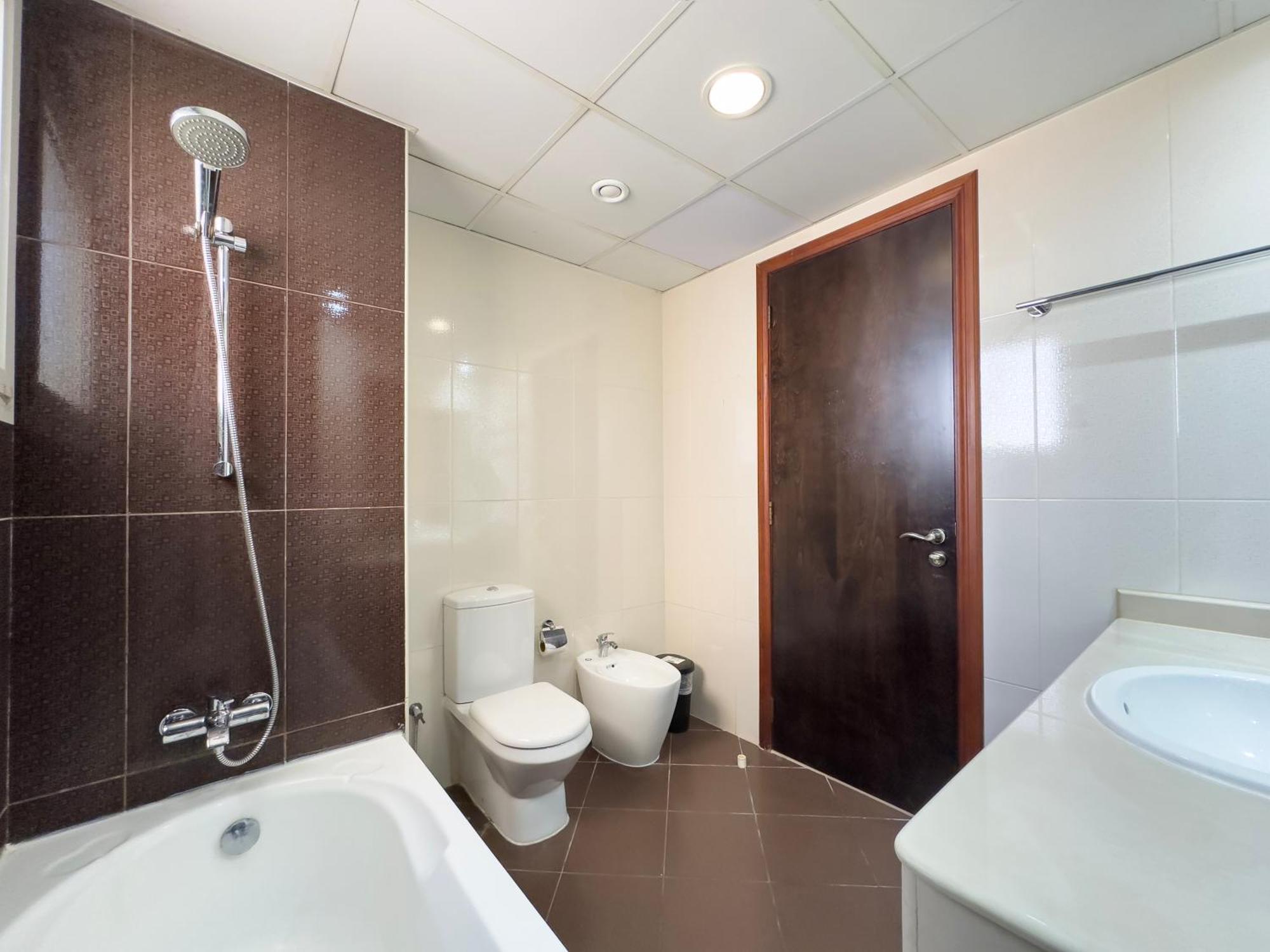 Blue Collection Homes - Al Hamra Village Apartment