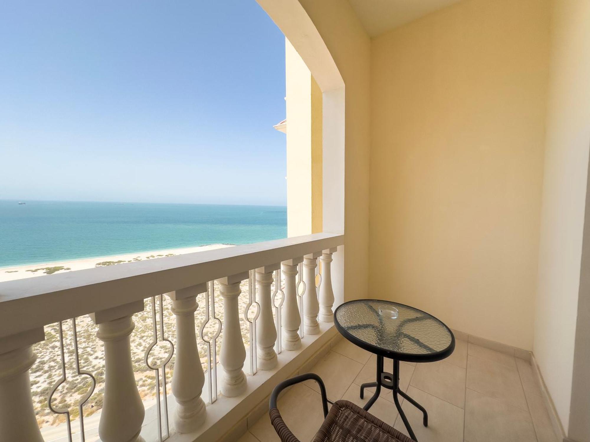 Blue Collection Homes - Al Hamra Village Apartment